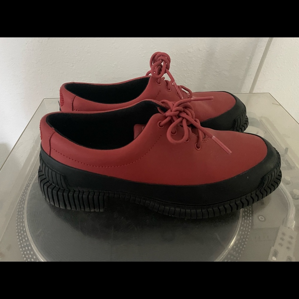 CAMPER PIX in a red and black color block lace up loafer SO COMFY
